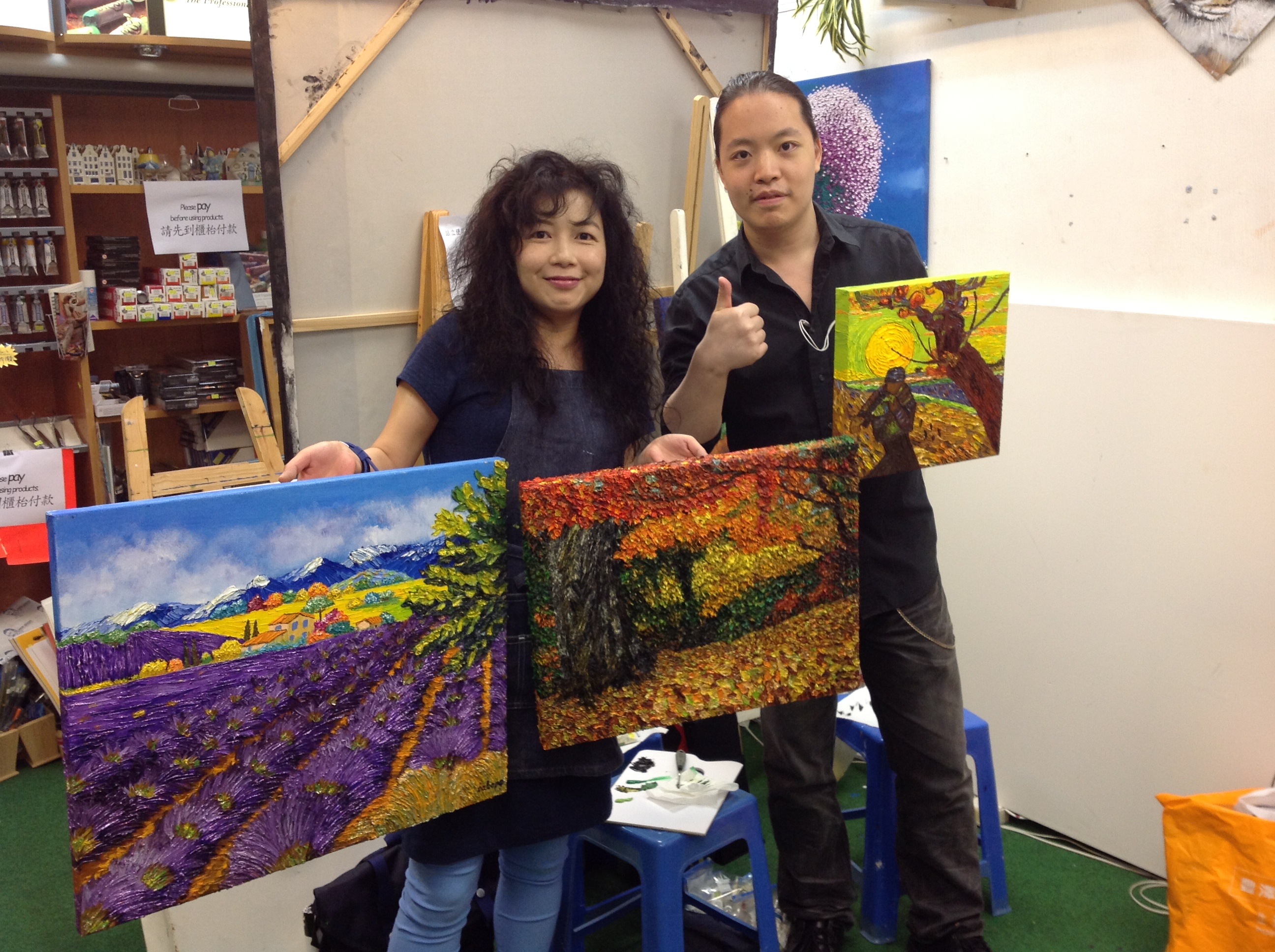 跟隨零基礎學員Bobo响Nature Art Workshop嘅藝術蛻變歷程，由完全冇經驗到成功响亞洲當代藝術展展出作品。透過羅卓睿老師嘅專業指導，實現藝術夢想，成為受認可嘅藝術家。