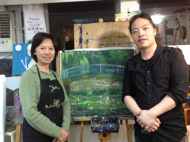 Grace 的臨摹Monet油畫寫實作品 和羅卓睿老師合照