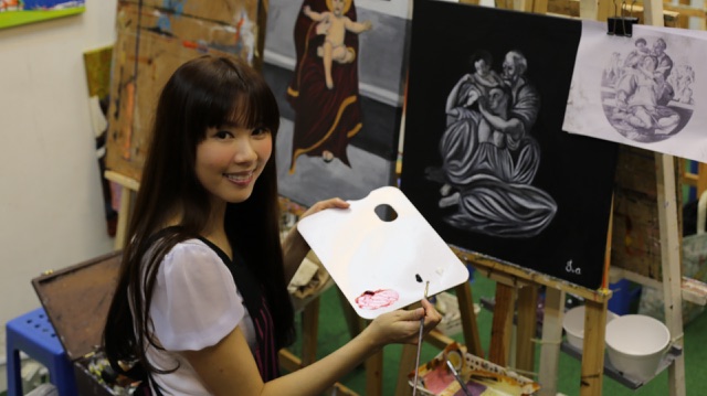 Iva 在畫室創作的狀況