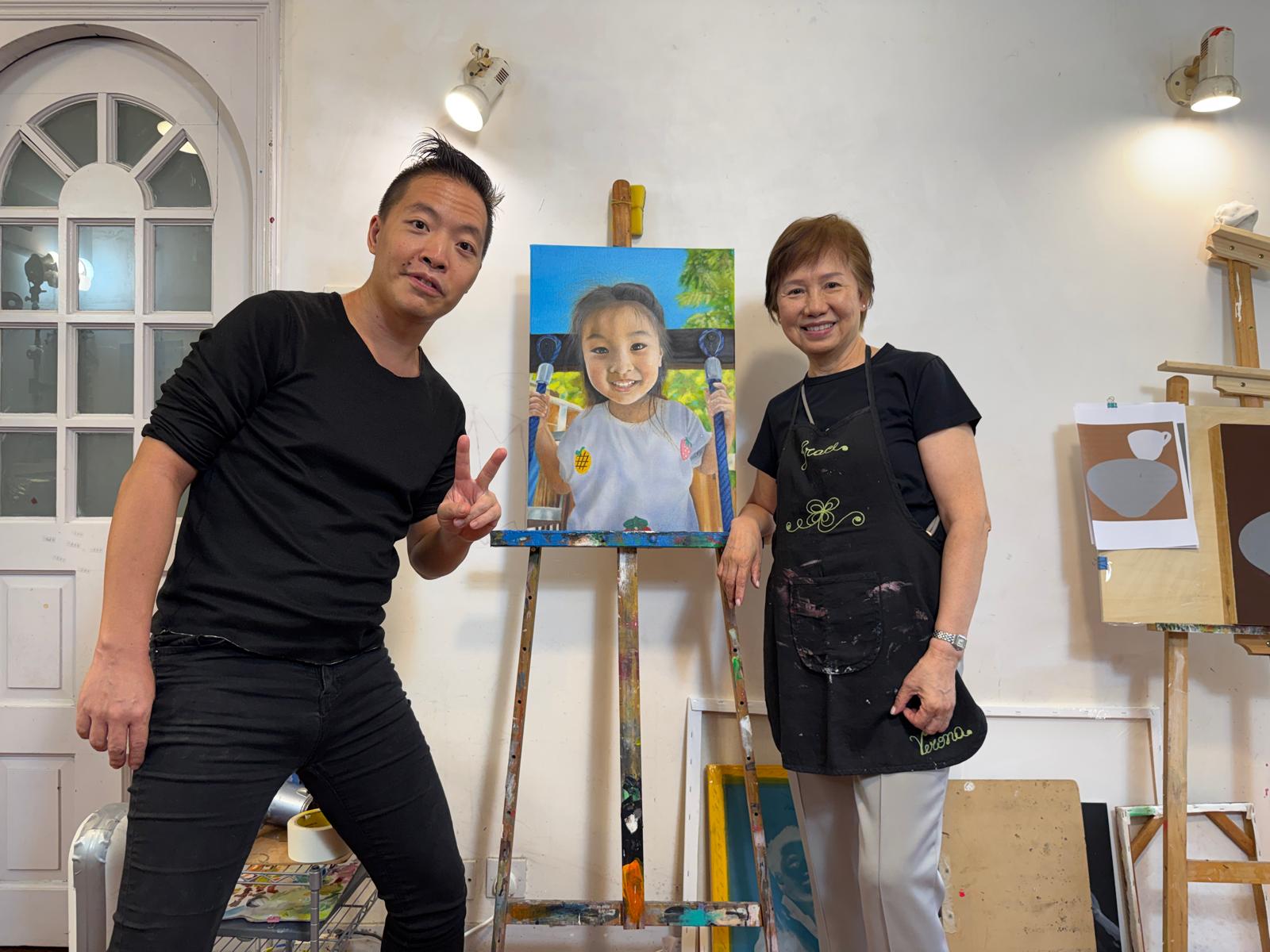 Grace and Michael Andrew Law 老師在畫室